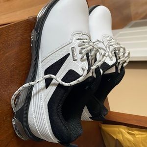 Men’s golf shoes brand new size 10. Eur43